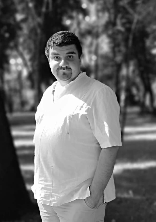 Ionut Maxim — Product & Experience Designer